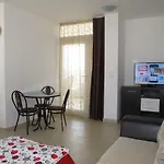 Cote D'azure アパートホテル ネセバル